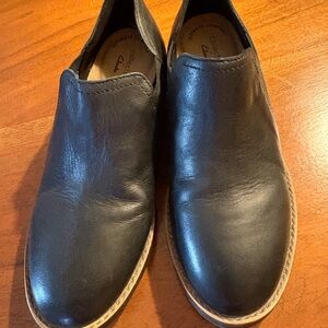 Woman’s Clarks Slip on black leather shoes. Size 7.